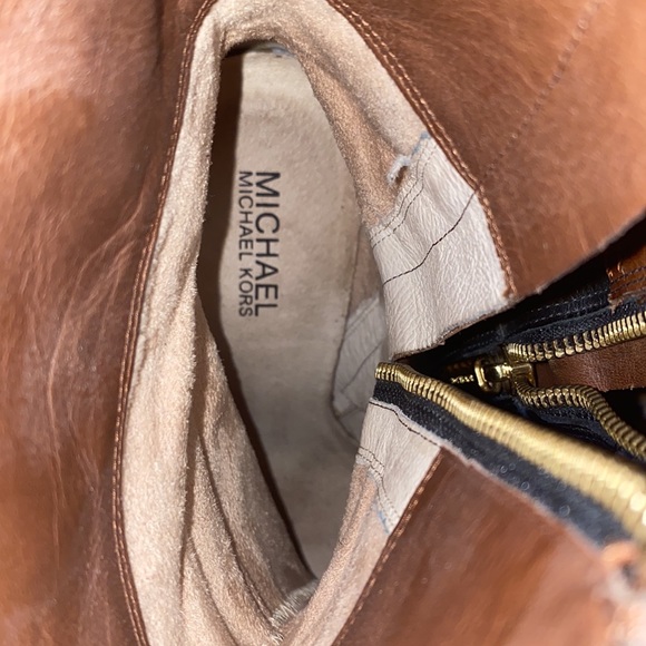 Micheal Kors AA13G Black Platform 5” Heel Leather Boot Size 7 - Picture 4 of 7